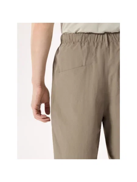 Krótkie szorty Arcteryx beżowe