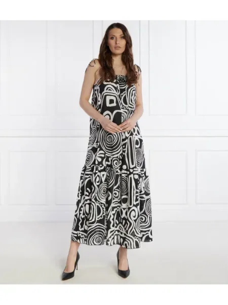 Liviana Conti De in rochie negru