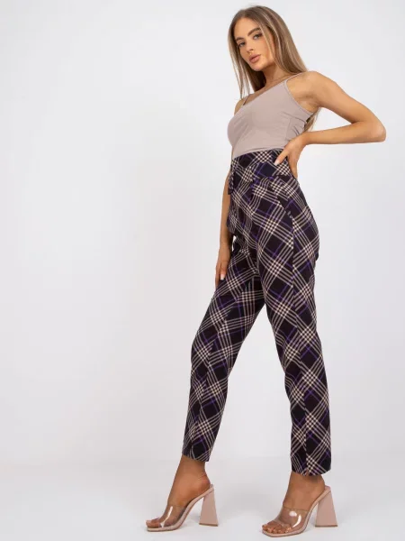 Pantaloni Fashionhunters cu talie înaltă în carouri negru