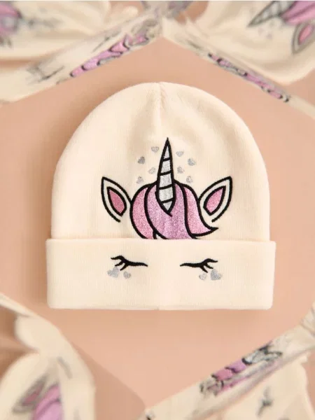 Sinsay Čepice beanie s motivem jednorožce krémová