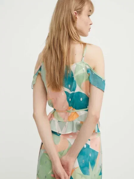 Блуза Never Fully Dressed зелена