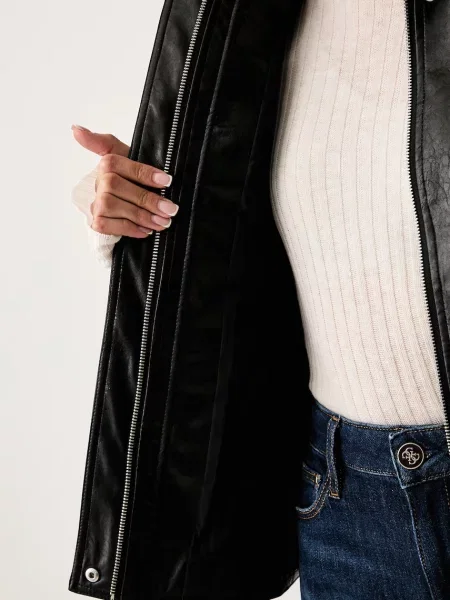 Кожаная куртка Guess