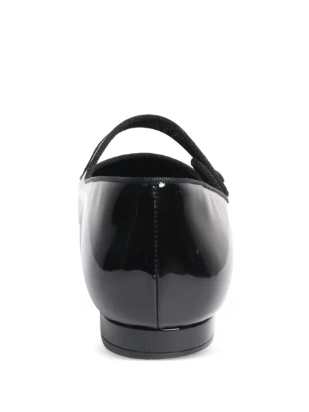 Lapos talpú körömcipő Manolo Blahnik fekete
