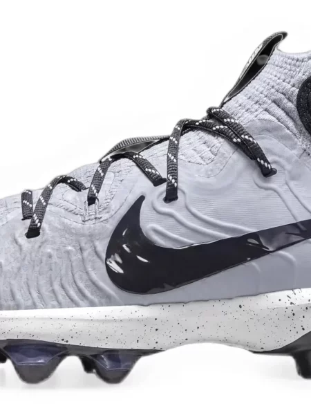 Sneaker Nike LeBron szürke