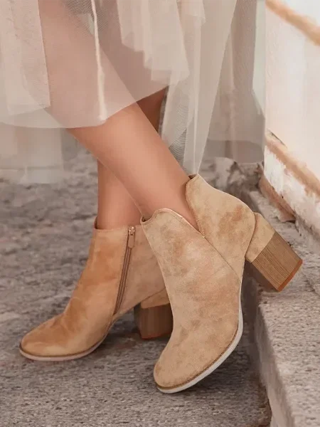 Botine Resti din piele de căprioară alb