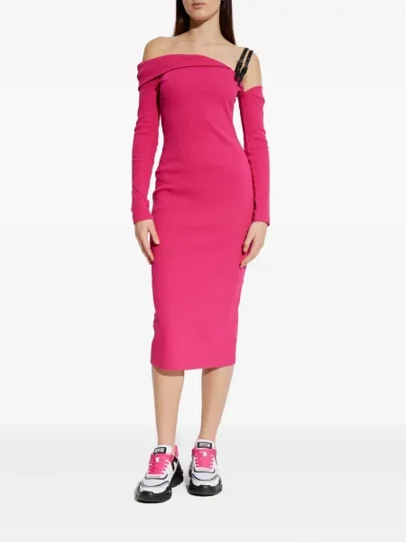 Rochie din denim Versace Jeans Couture cu cataramă până la genunchi de costum roz