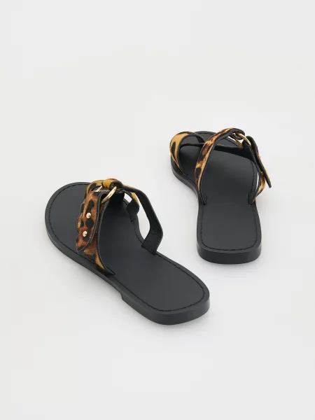 Шлепанцы Reserved с принтом с животным принтом