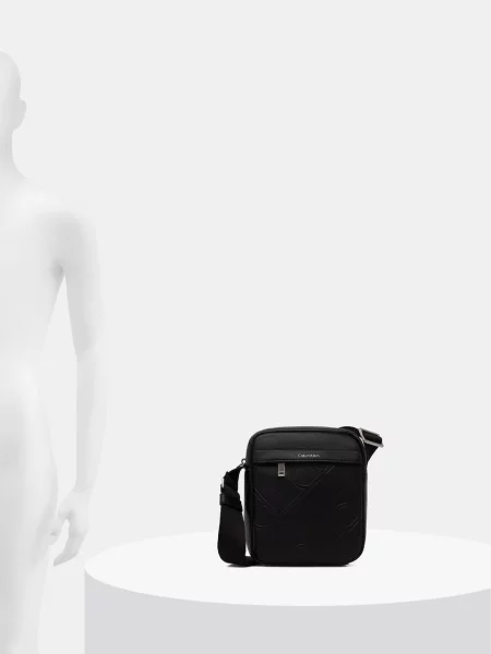 Calvin Klein Válltáska fekete