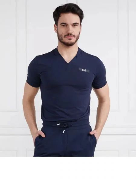 Tricou