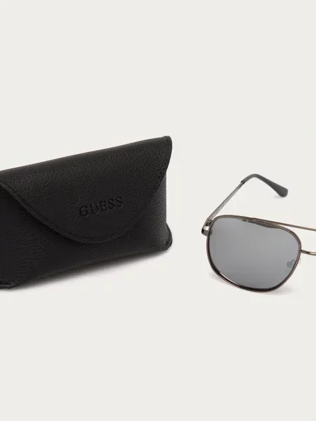 Солнцезащитные очки Guess
