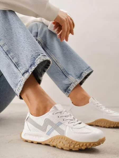 Sneakersy z Futurystyczną Tłoczoną Podeszwą i Geometrycznym Wzorem Emalorine białe