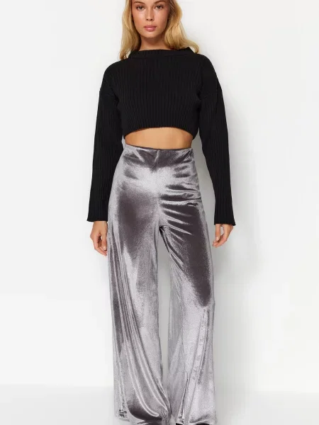 Pantaloni Trendyol cu perle de catifea gri