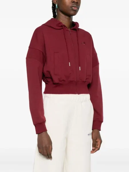 Semišový sportovní top New Balance s výšivkou s kapucí černý