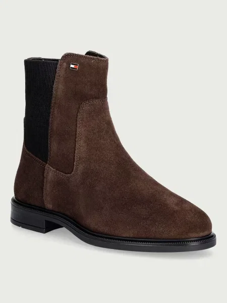 Tommy Hilfiger kotníkové Chelsea boty semišové ENAMEL FLAG SUEDE ANKLE CHELSEA hnědé