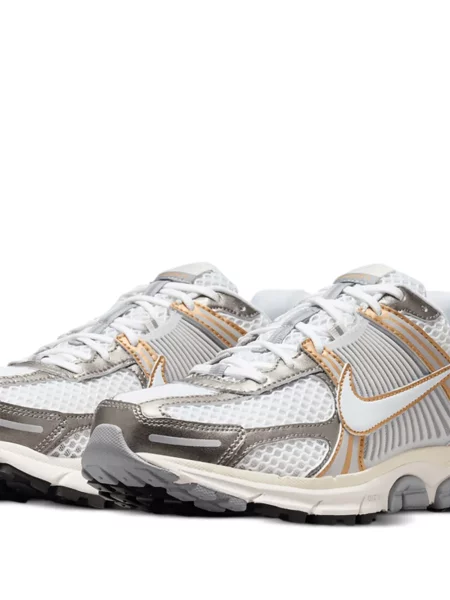 Sneakerși Nike Vomero alb