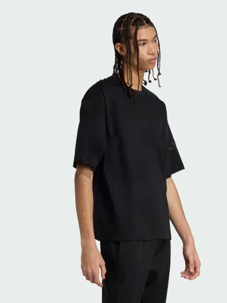 Футболка adidas чорний