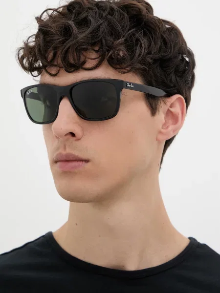 Ray-Ban hranaté sluneční brýle černé