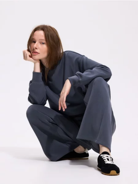 Reserved Pantaloni largi cu modal gri-închis gri
