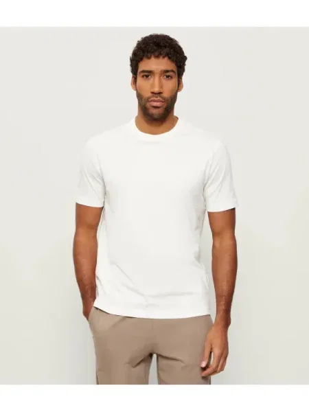 Tricou