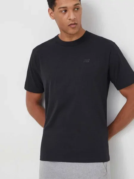 Tričko New Balance s aplikacemi černé