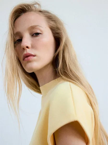 Sweter z dzianiny z krótkim rękawem waniliowy Kobieta XXS MANGO