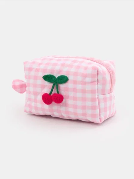 Стьобана косметичка в клітинку з вишивкою вишень пастельний рожевий
