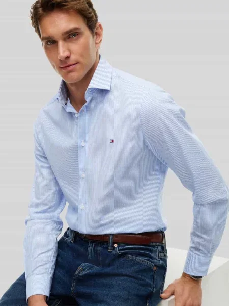 Koszula biznesowa o kroju slim fit z wyhaftowanym logo Tommy Hilfiger błękitna