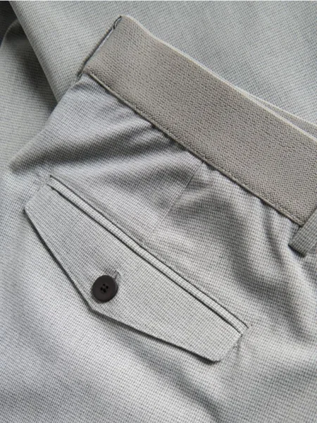 Reserved Chino nohavice slim fit stredne sivá