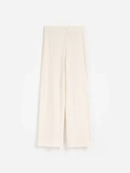 Reserved Pantaloni din țesătură structurată crem