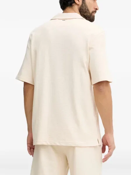 С яка къс риза Guess