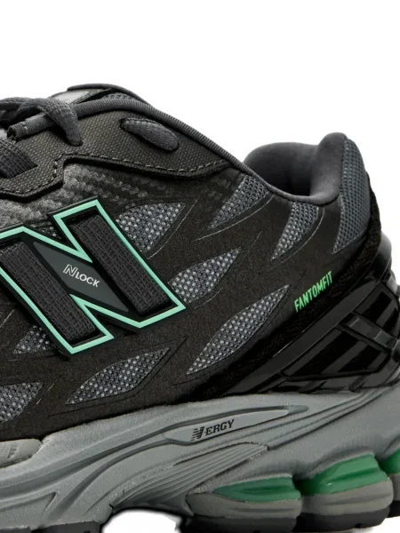 Sneakerși New Balance din piele de căprioară negru