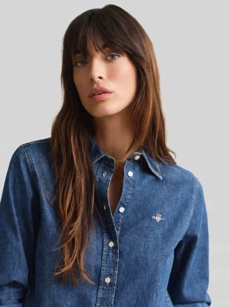 Bluzka jeansowa o kroju relaxed fit z czystej bawełny Gant niebieska