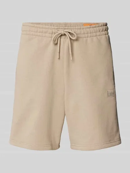 Szorty z dzianiny dresowej o kroju regular fit z naszywką logo model ‘ALPHA ESSENTIALS’ Alpha Industries beżowe