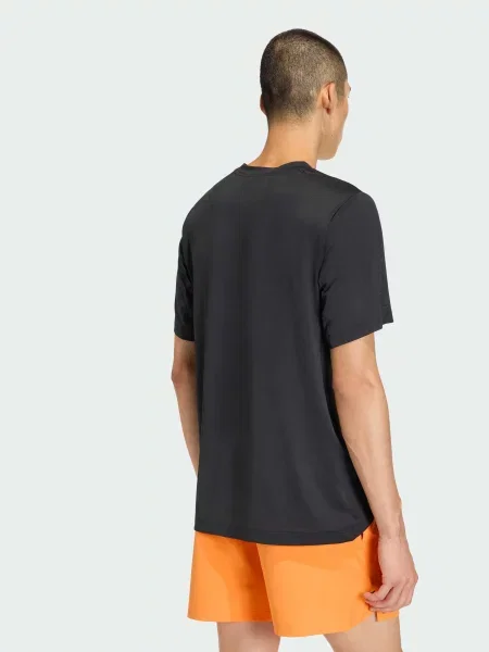 Переработанный спортивная футболка Adidas черная