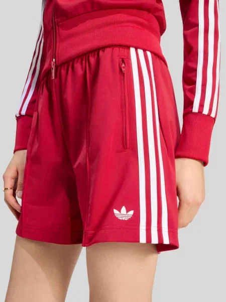 Szorty dresowe o kroju loose fit z naszywką z logo model FIREBIRD' Adidas Originals czerwone