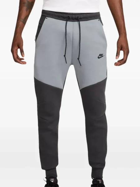 Běžecké fleecové tričko s potiskem Nike s potiskem černé