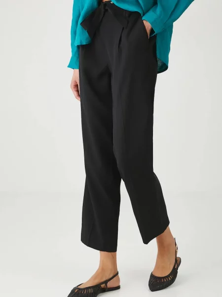 Панталон Medicine с кройка тип чино със стандартна талия черно