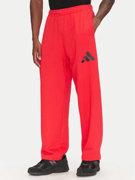 Спортен панталон adidas Essentials с изчистен дизайн червено