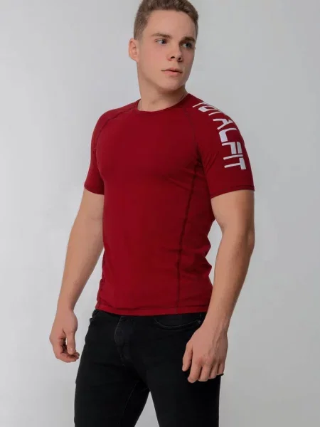 Футболка червона