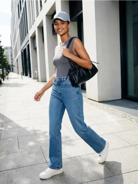 Розкльошені джинси із середньою талією синій