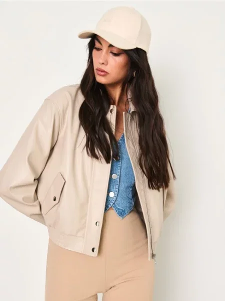 Кепка з козирком з написом кремовий