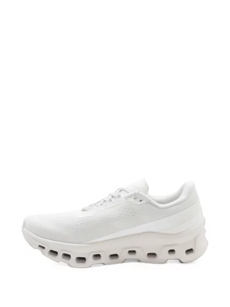 Sneakerși On alb