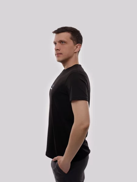 Футболка Adrian черная