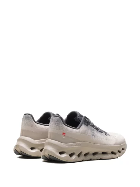 Sneakerși On