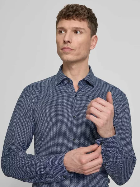 Koszula biznesowa o kroju slim fit z kołnierzykiem typu kent model KENNO' Hugo