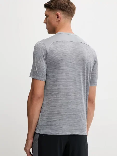 Однотонная футболка Under Armour серая