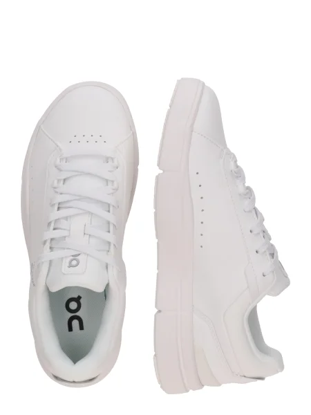 Sneakerși On alb