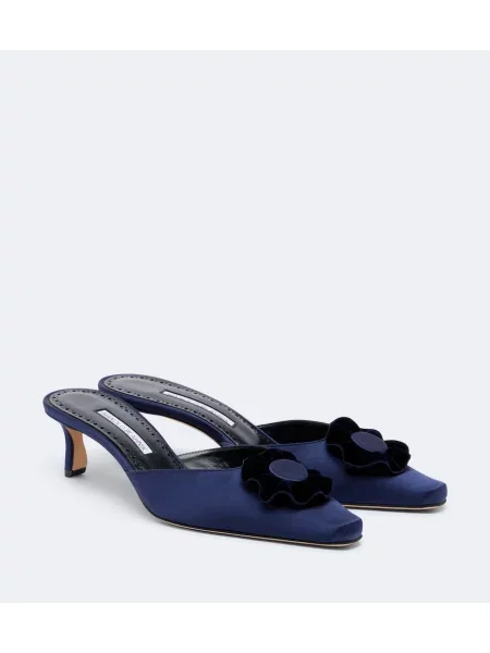 Papuci tip mules Manolo Blahnik din satin cu model floral cu aplicații albastru