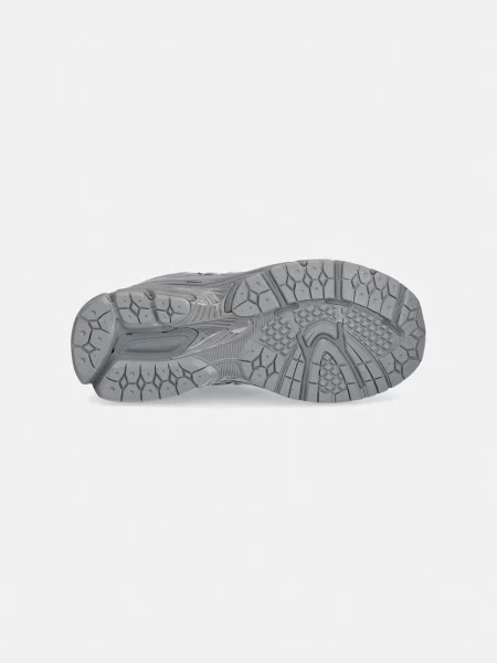 New Balance маратонки за деца сиво