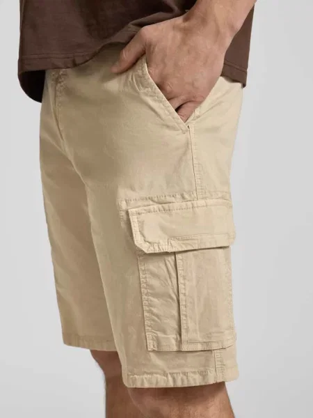 Bermudy o kroju regular fit z cargo Bugatti